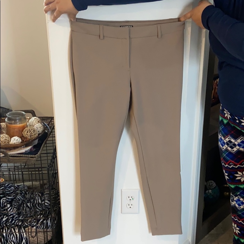 Express women’s size 10 dress pants, tan.
